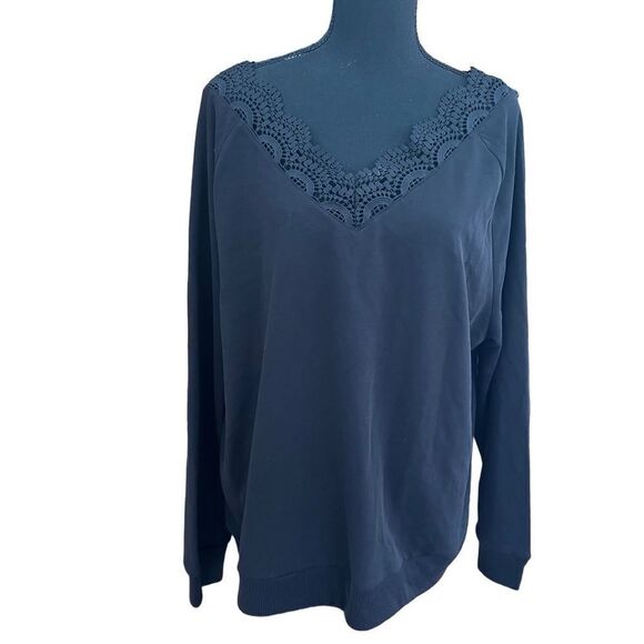 New with tags Kiss & Tell black v neck top with black crochet lace accents sz 2X - Picture 4 of 10